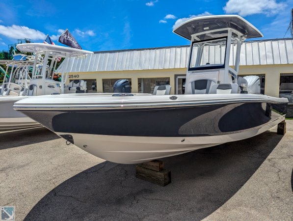 New 2024 Robalo 246 Cayman  Boat for sale